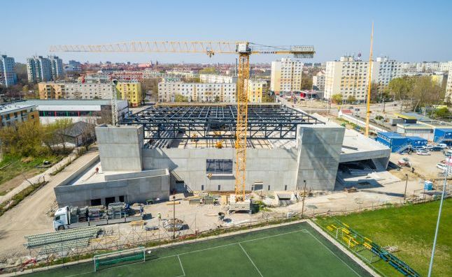 Der Bau der Dachkonstruktion der neuen Schwimmhalle von Szeged kann beginnen