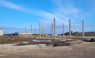 Már állnak az első vasbeton pillérei a Veszprémben épülő több mint tízezer alapterületű új logisztikai épületnek