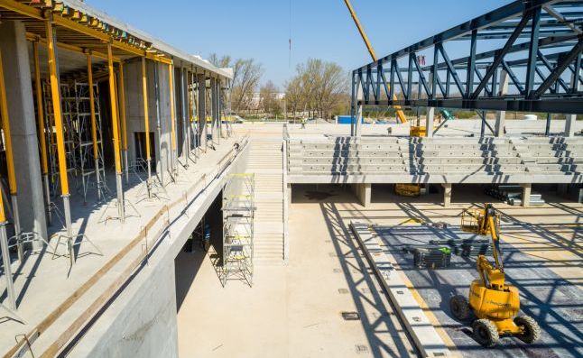 Kezdődhet a tetőszerkezet építése Szeged új uszodáján
